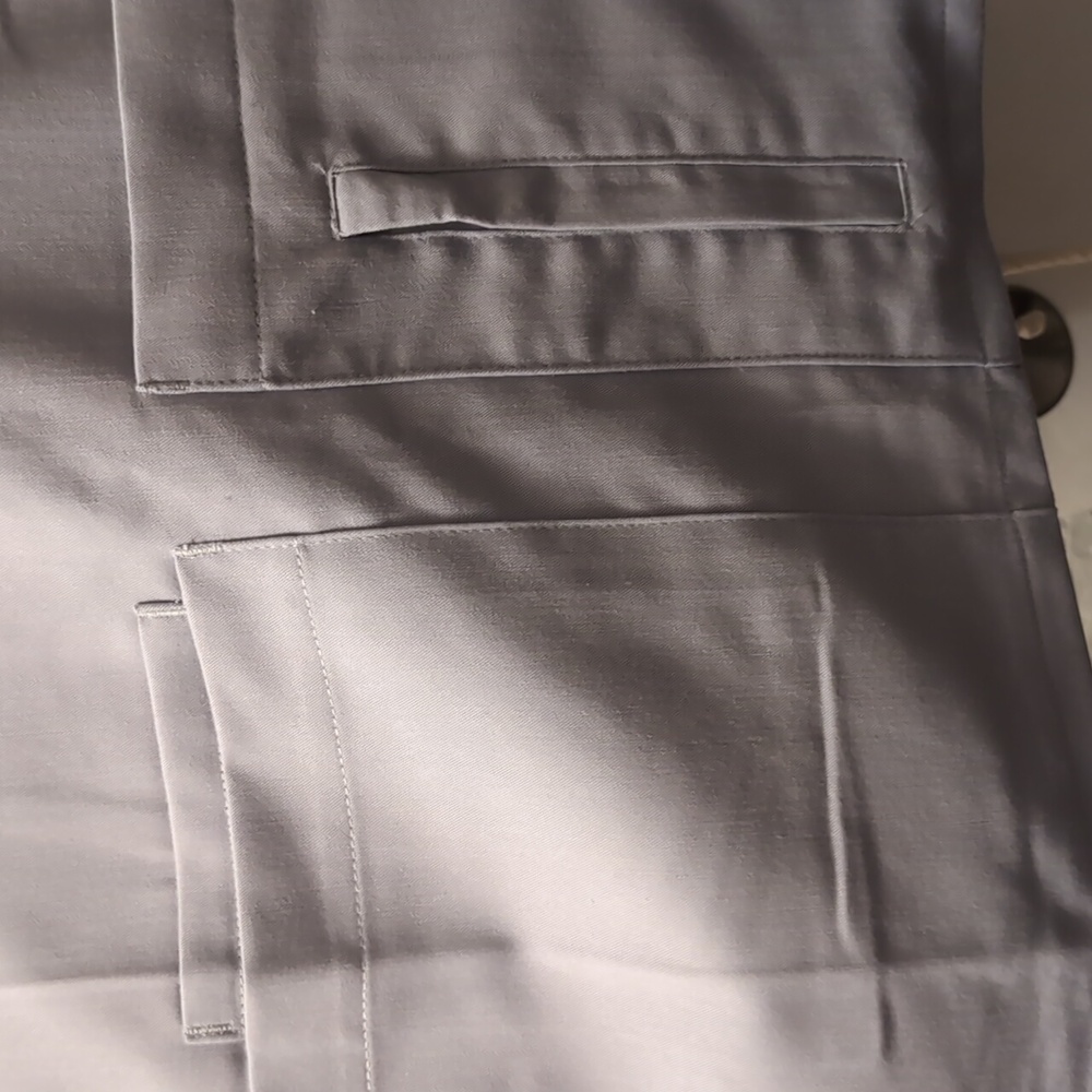NWOT Grey's Anatomy Active Scrub Set In Light Grey - Picture 3 of 6